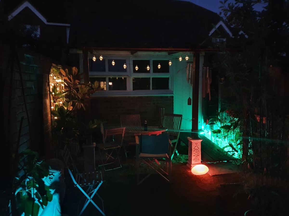 Lotus Pod House Homestay Horsell Exterior foto